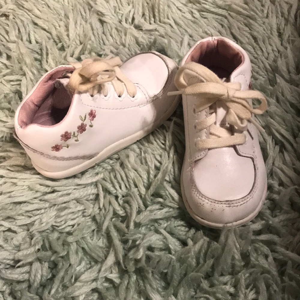 Baby shoes size 5.5